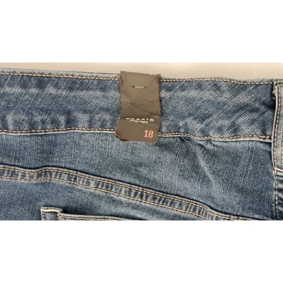 Torrid Distressed Raw Hem Bermuda Shorts Women's Size 18 Feel The Fit NWT - Picture 7 of 10